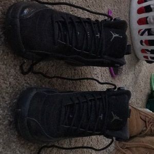 Air Jordan 12 retro  girls black/rushpink size5.5